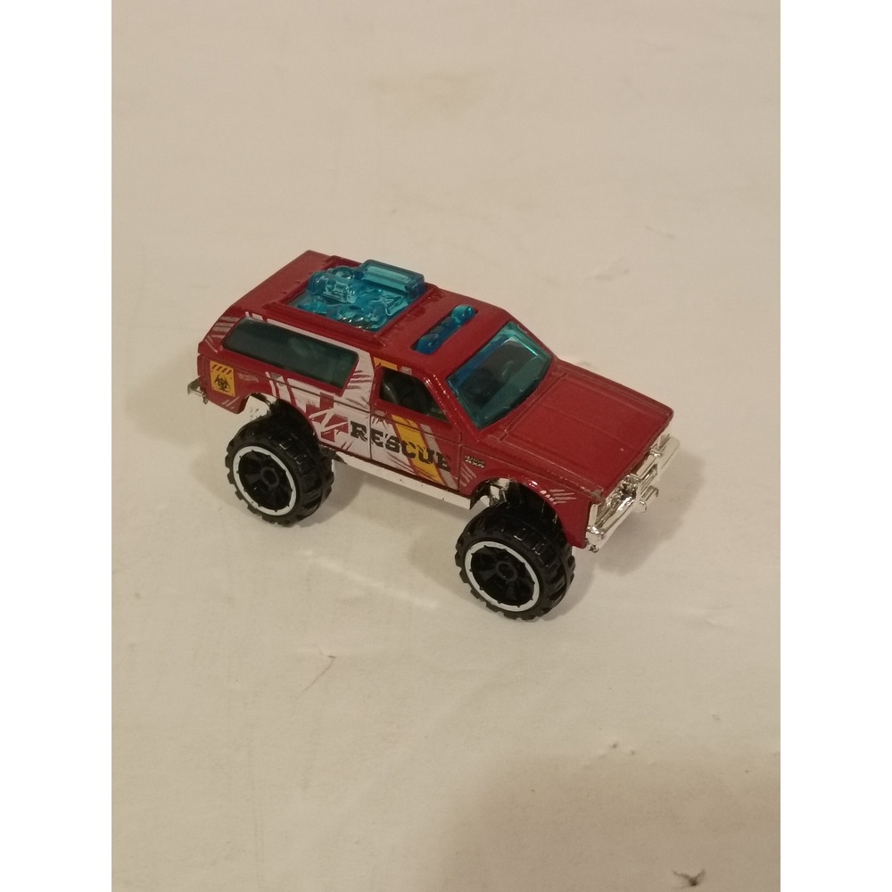 Hot Wheels Chevy Blazer 4x4 Rescue Emergency Off Road Diecast Truck 2015 Mattel